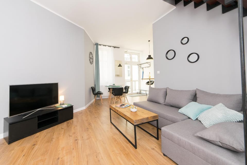 Communal lounge/ TV room, TV and multimedia, Living room, Seating area, Family