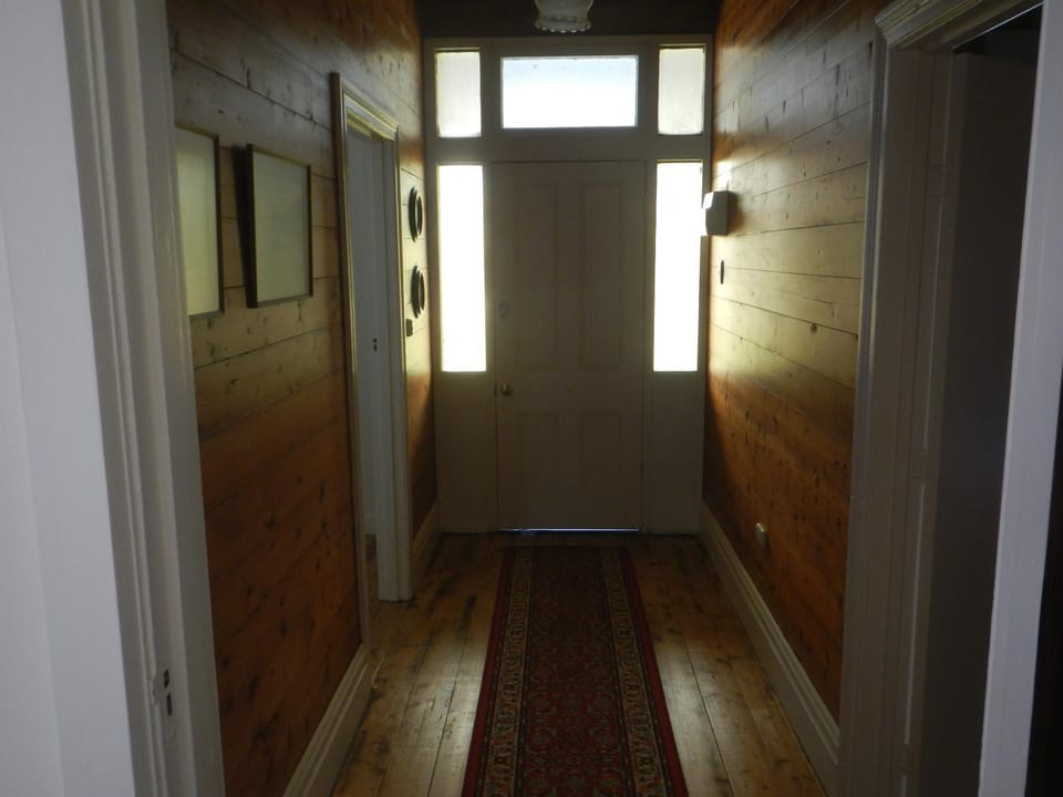 Photo of the whole room, Area and facilities