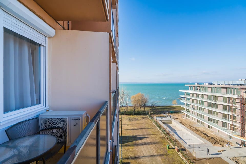 Balcony/Terrace, Lake view