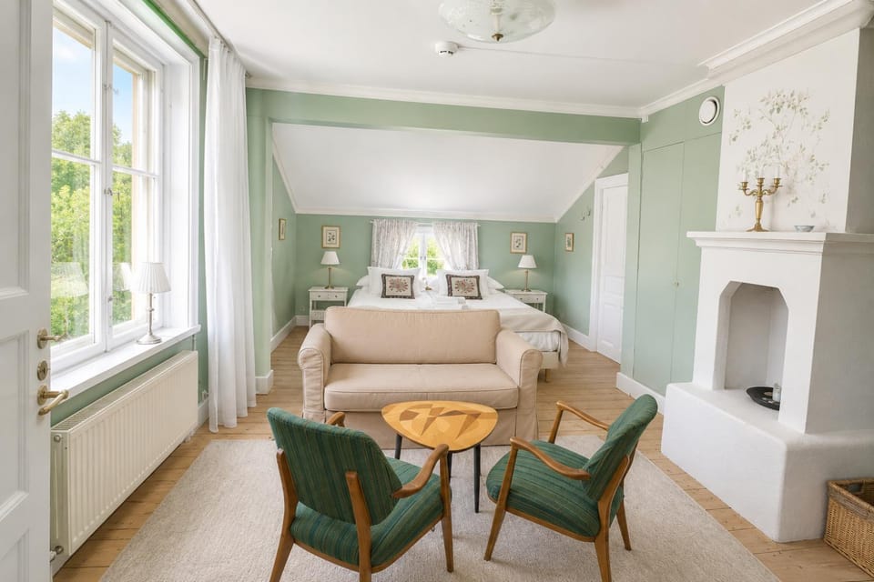 Bed, Lounge or bar, Photo of the whole room, Bedroom