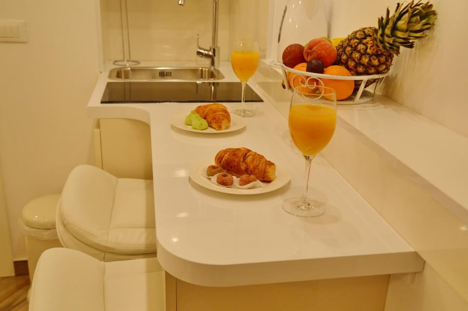 Coffee/tea facilities, Seating area, Dining area