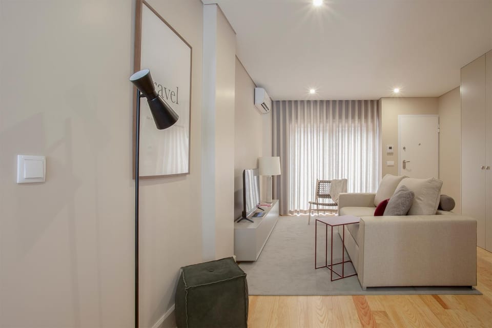 TV and multimedia, Living room, Decorative detail, Seating area