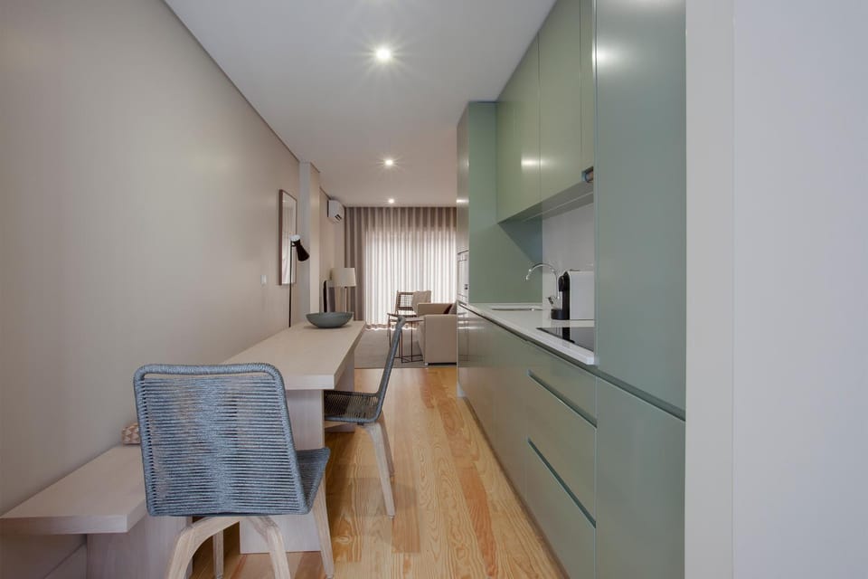 Property building, TV and multimedia, Coffee/tea facilities, Kitchen or kitchenette, Living room, Seating area, Dining area