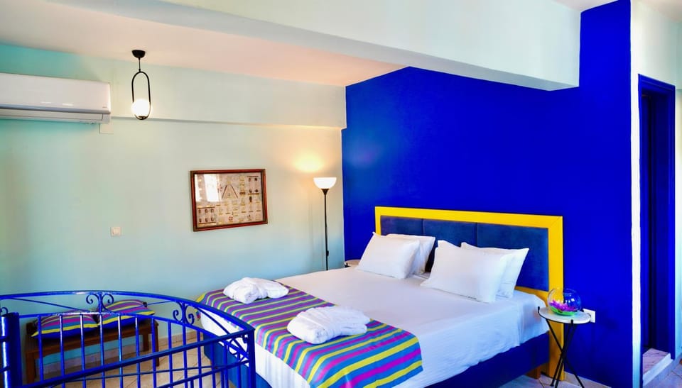 Bed, Photo of the whole room, Bedroom, towels, air conditioner