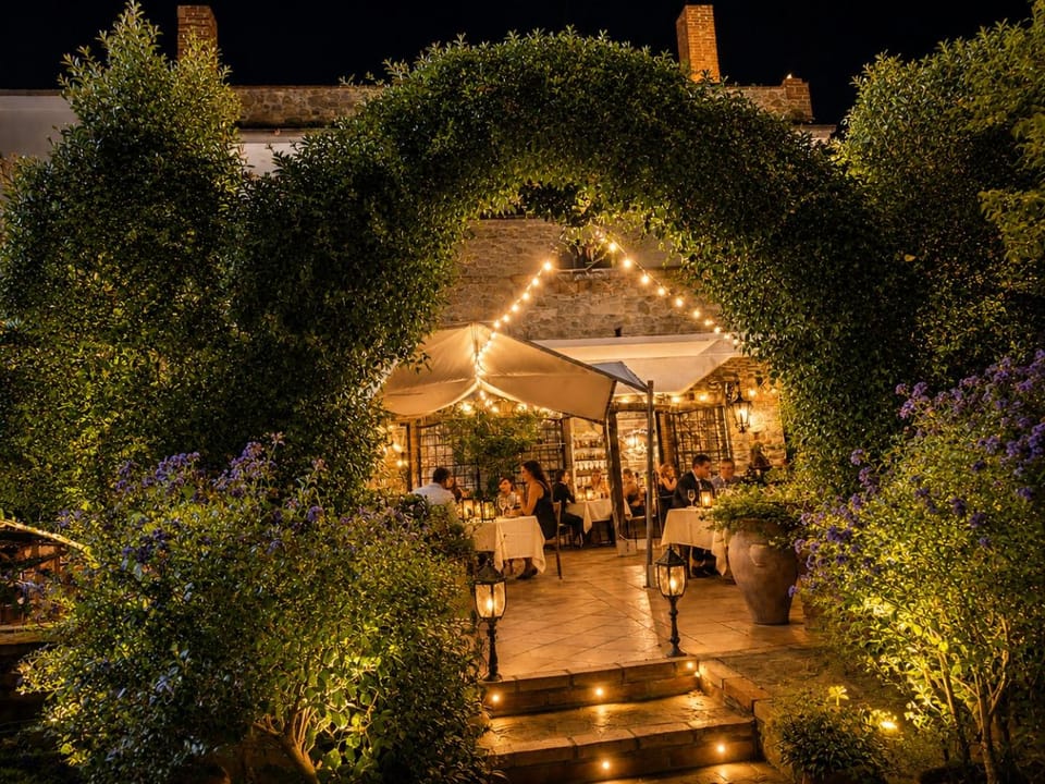Property building, Restaurant/places to eat