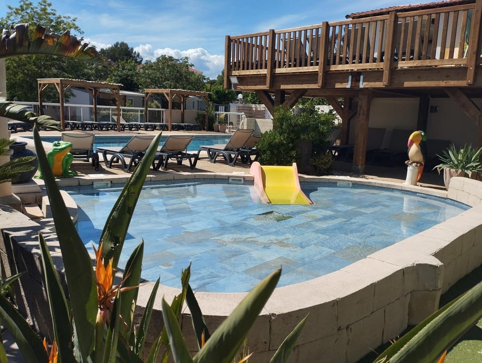 Swimming pool
