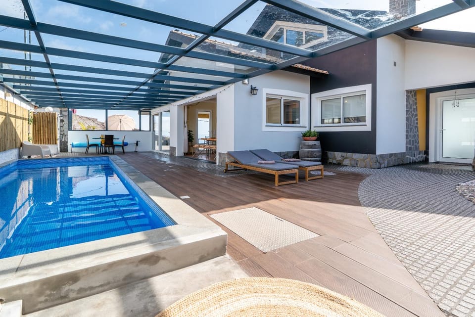 Day, Swimming pool, sunbed