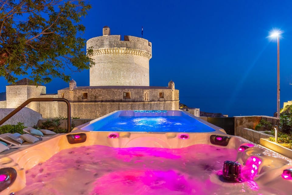 Night, Hot Tub, Balcony/Terrace