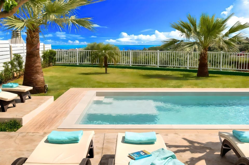 Patio, Spring, Day, Natural landscape, Garden, Garden view, Pool view, Swimming pool, sunbed
