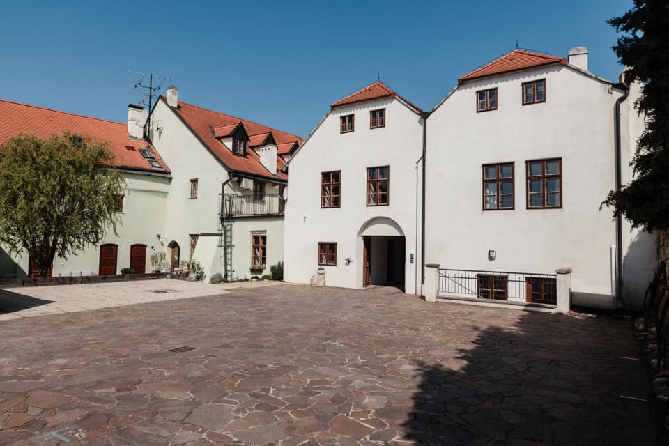 Property building, Facade/entrance, Parking