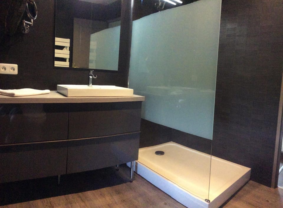 Shower, Bathroom, towels