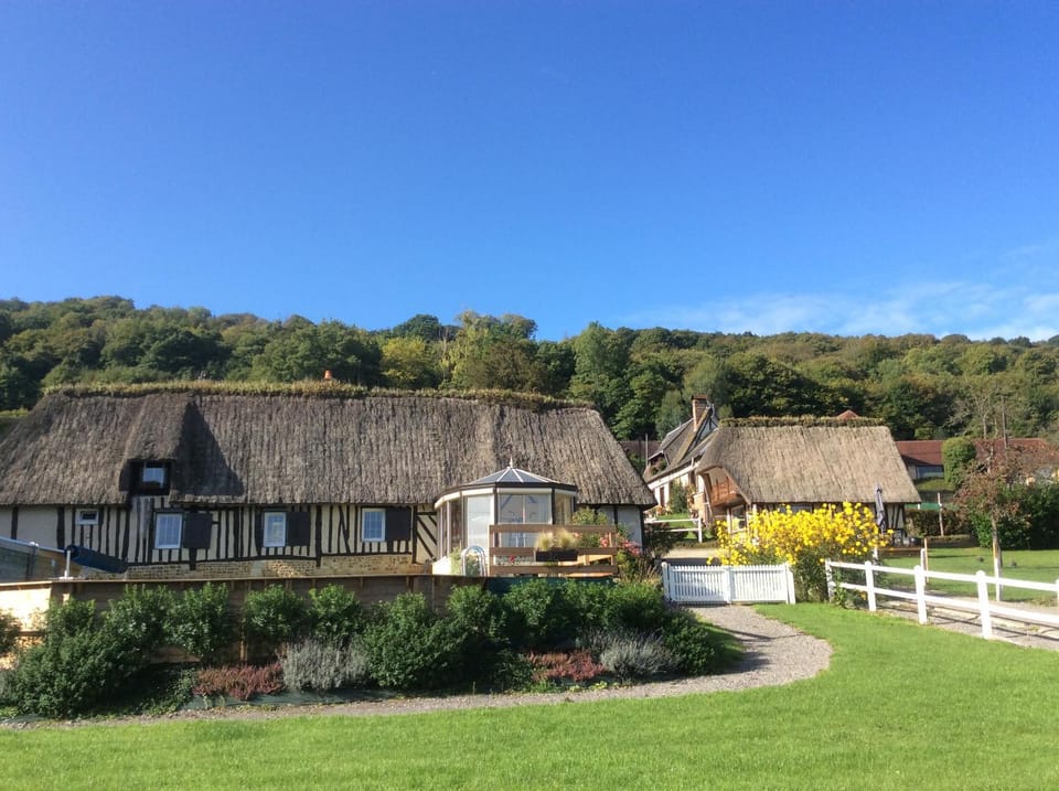 Property building, Spring, Day, Natural landscape, Garden, Garden view