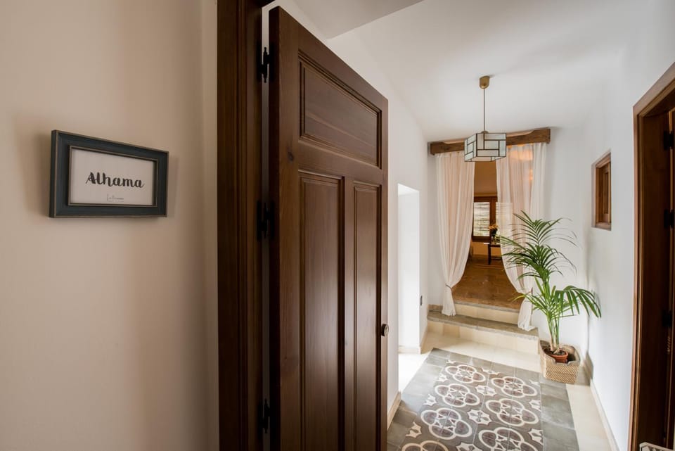 Photo of the whole room, Decorative detail, On site