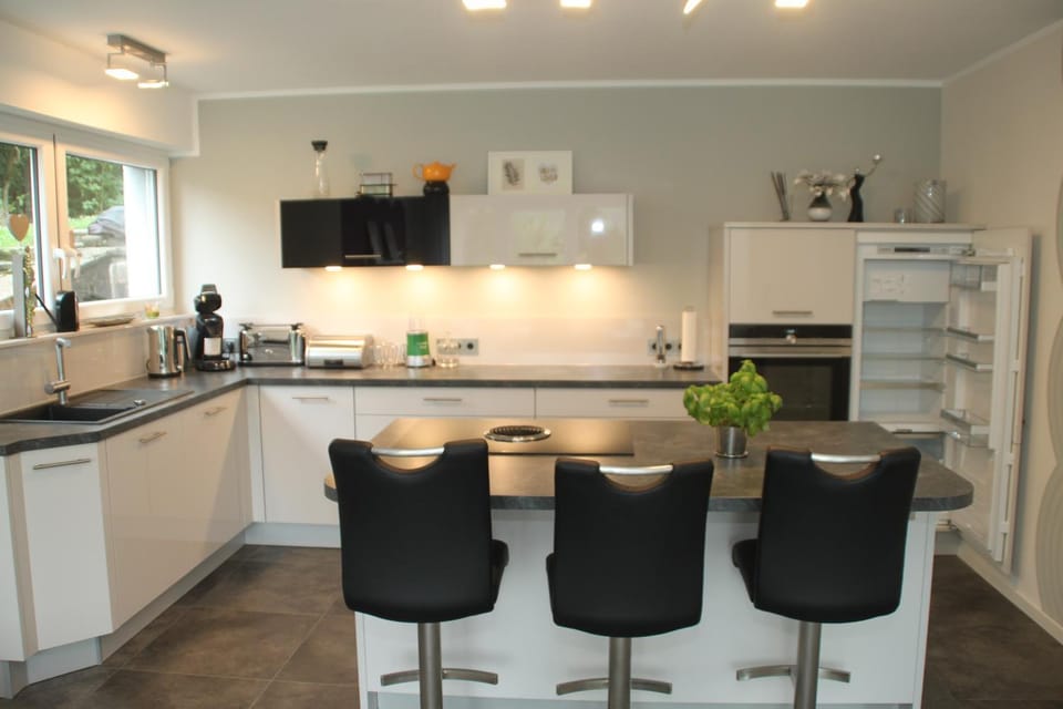 Coffee/tea facilities, Kitchen or kitchenette, Dining area