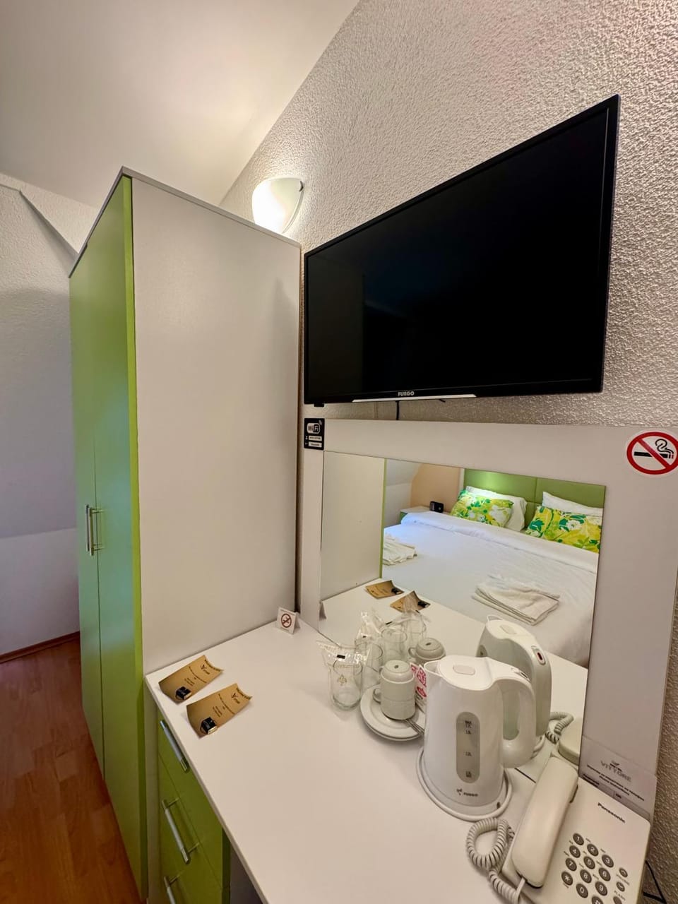 TV and multimedia, Coffee/tea facilities, Bedroom, wardrobe