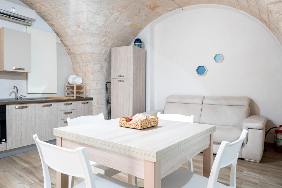 Kitchen or kitchenette, Living room, Seating area, kitchen, kitchen