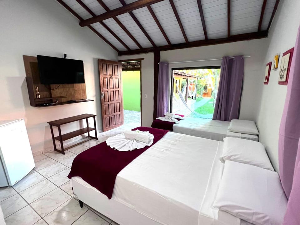 Bed, TV and multimedia, Photo of the whole room, Bedroom