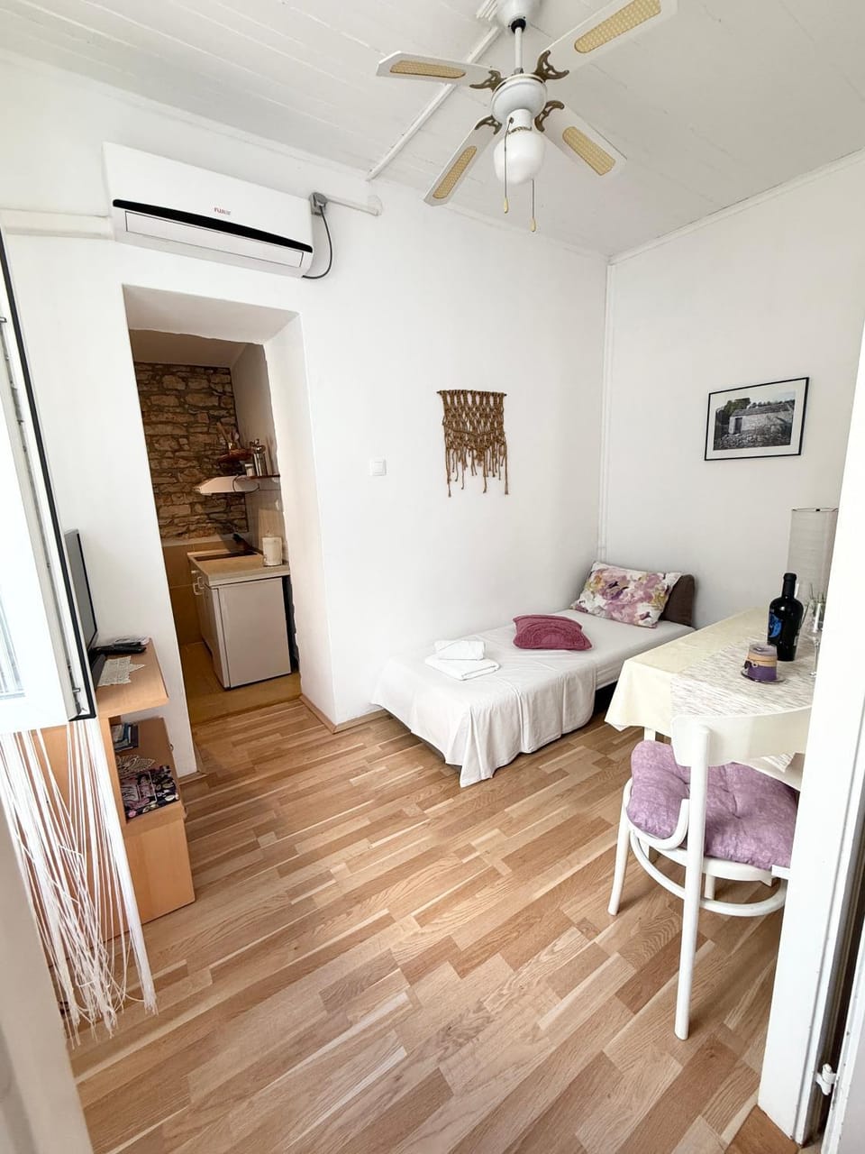 Dining area, air conditioner