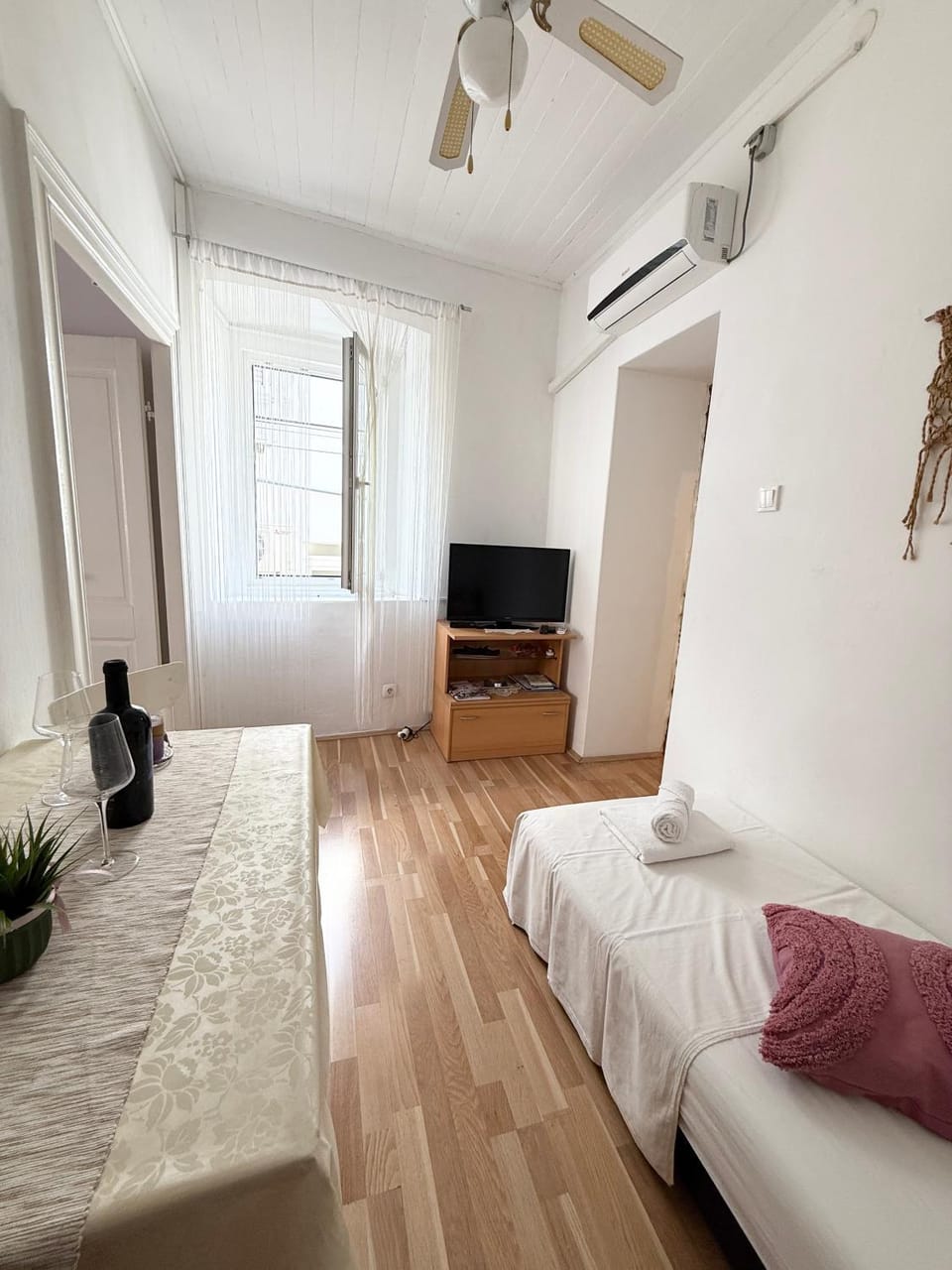 TV and multimedia, air conditioner