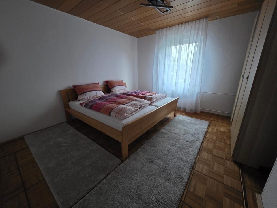 Bedroom, towels