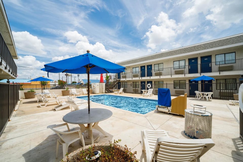 Property building, Swimming pool