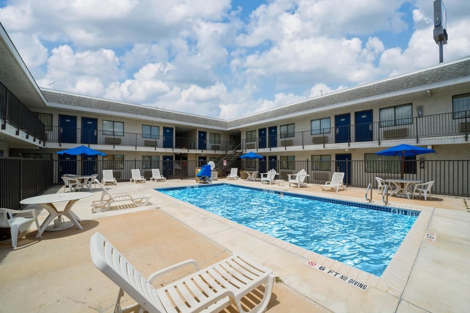Property building, Swimming pool