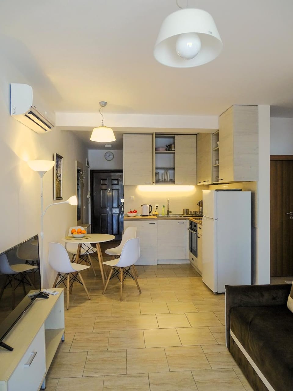 Communal lounge/ TV room, Kitchen or kitchenette, Living room, oven, stove