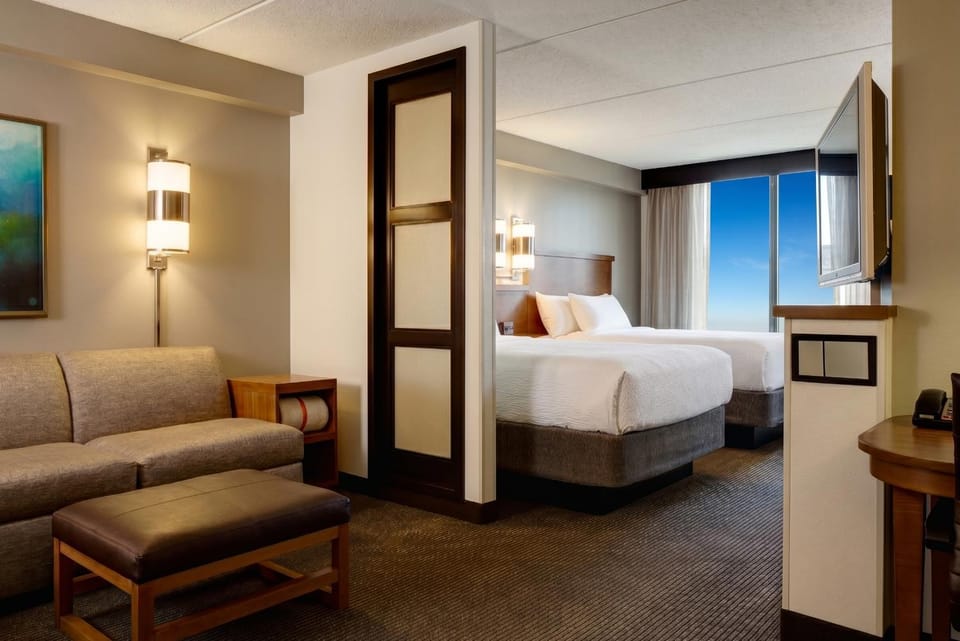 BNA Suites Hotel in Nashville