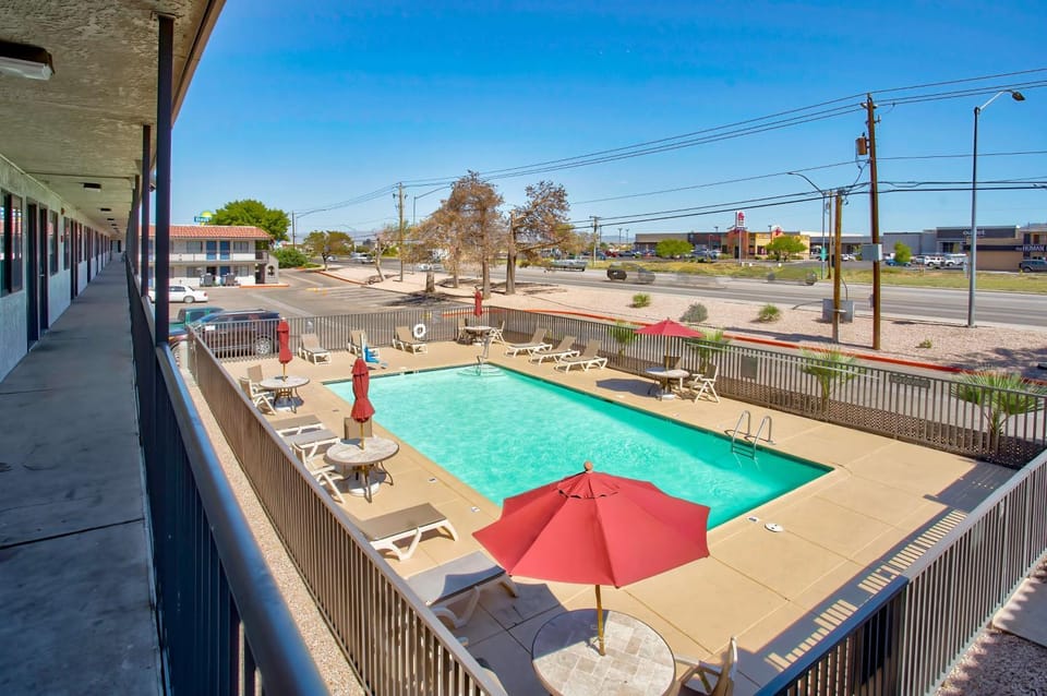 Pool view, Swimming pool