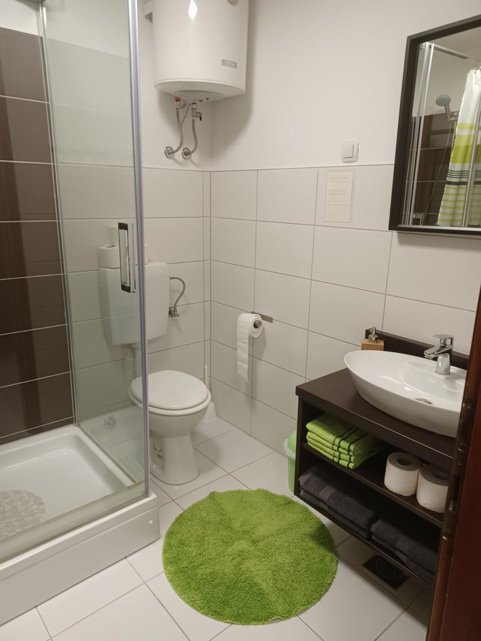 Shower, Toilet, Bathroom, towels