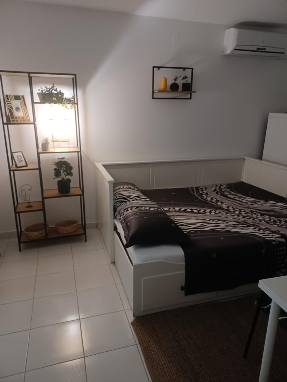 Bed, air conditioner