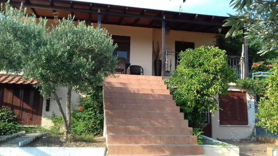 Property building, Facade/entrance, Balcony/Terrace