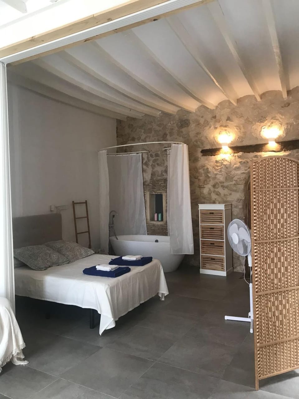 Photo of the whole room