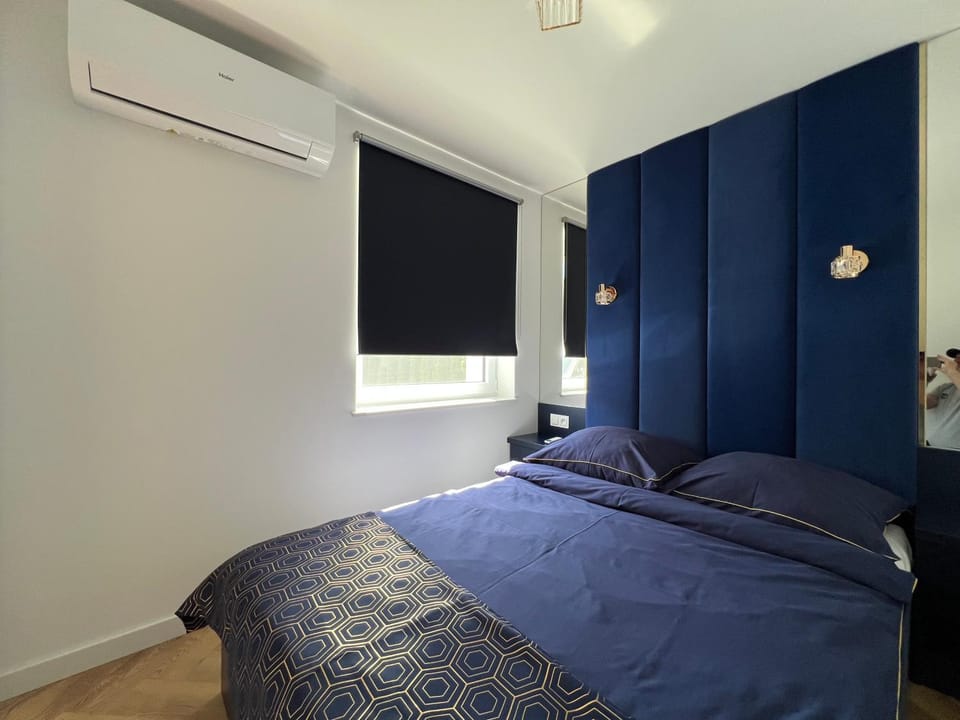 Bedroom, air conditioner