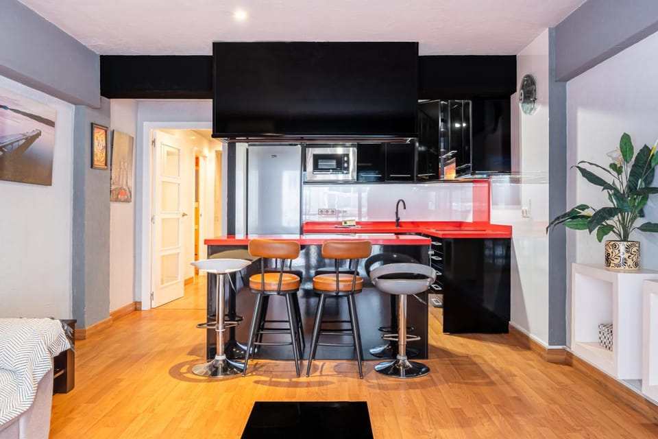 Kitchen or kitchenette, Dining area, microwave, oven, stove