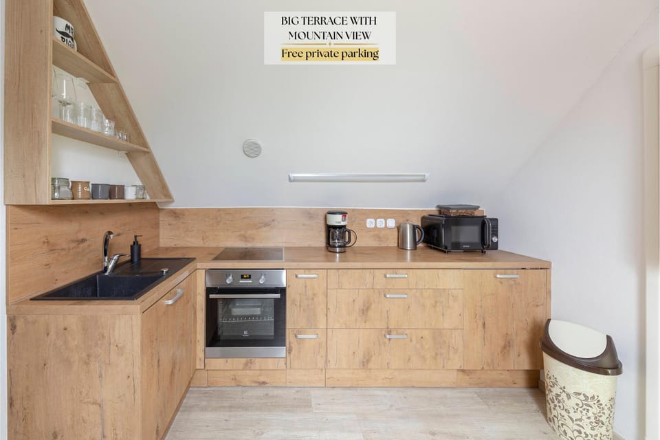 Coffee/tea facilities, Kitchen or kitchenette, oven, pet friendly, stove