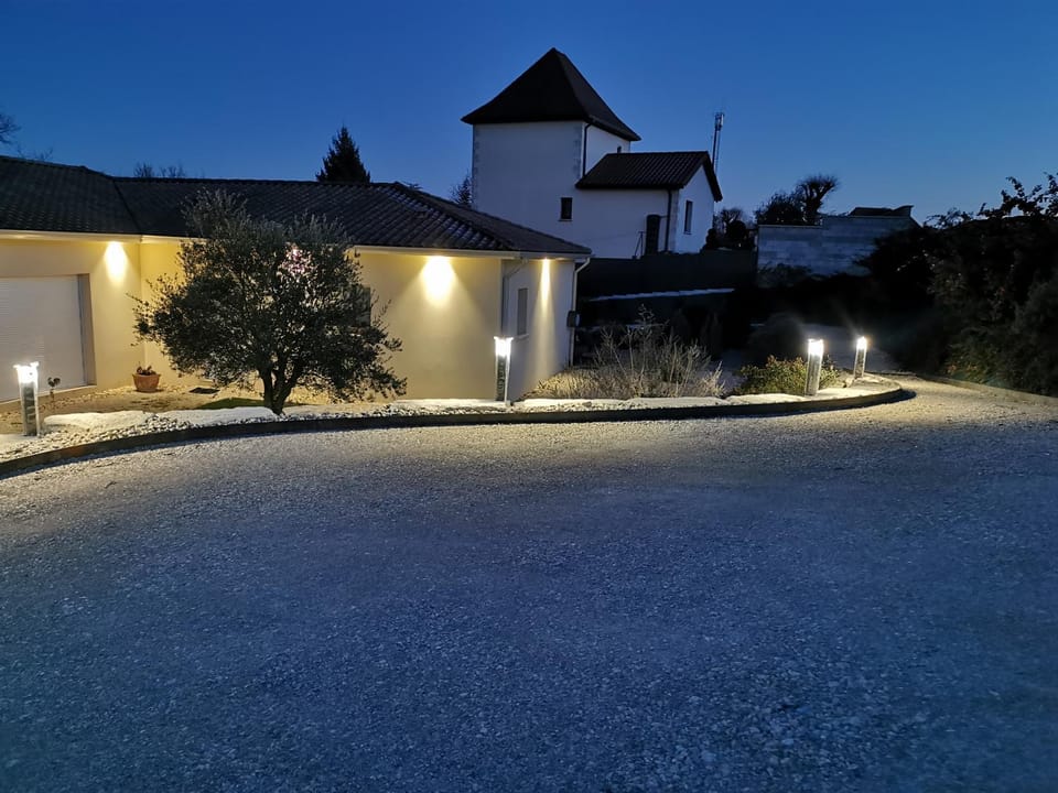 "Notre Bastide" Maison et table d'hôtes à 5 mn de Sarlat, climatisation, Piscine, jacuzzi Bed and Breakfast in Occitanie