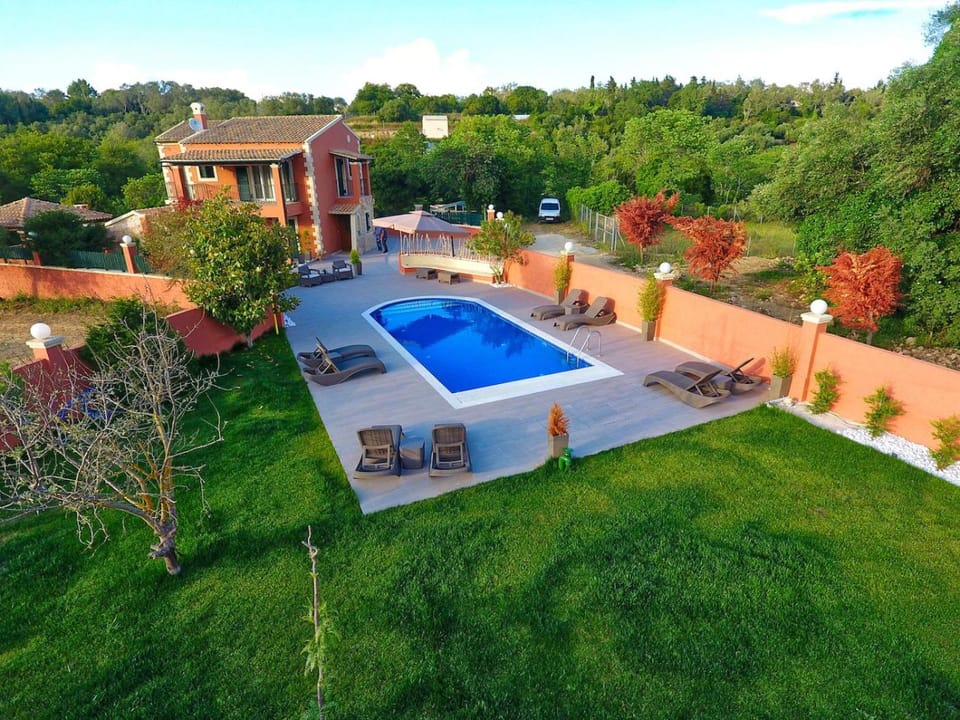 Swimming pool, Swimming pool