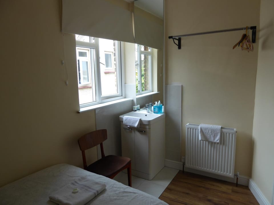 Bedroom, towels