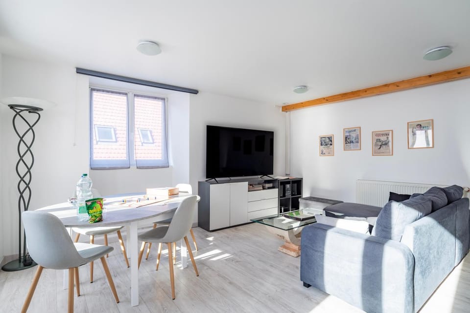 TV and multimedia, Living room, Dining area