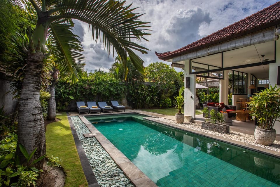 Property building, Pool view, Swimming pool, Swimming pool