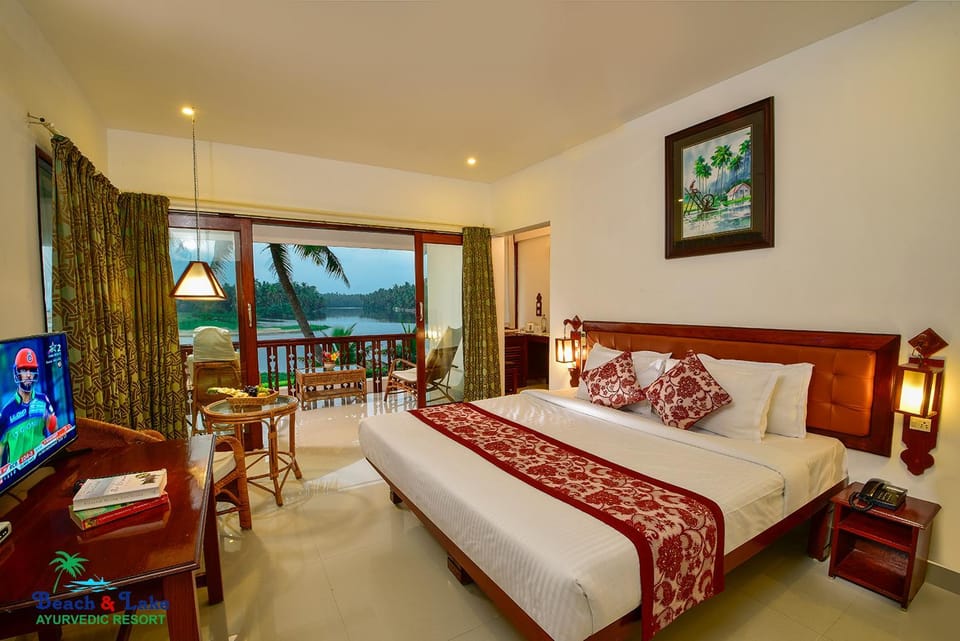 Photo of the whole room, Sea view