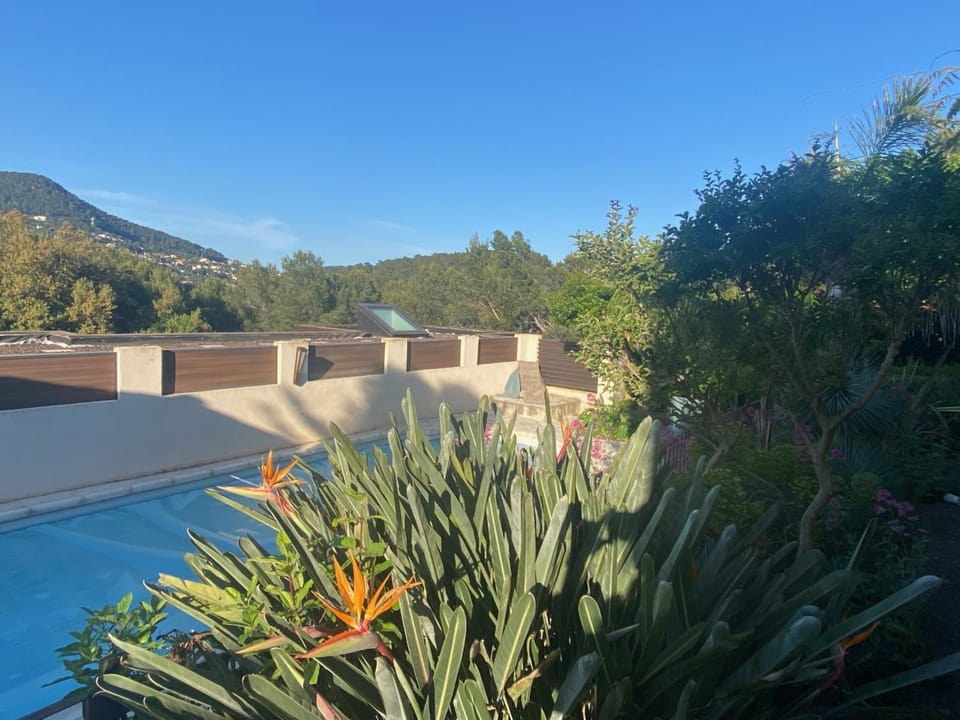 Joli rez-de-villa 80 m2 proche mer Villa in French Riviera