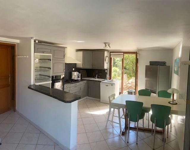 Joli rez-de-villa 80 m2 proche mer Villa in French Riviera