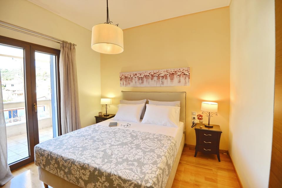 Bedroom, Mountain view