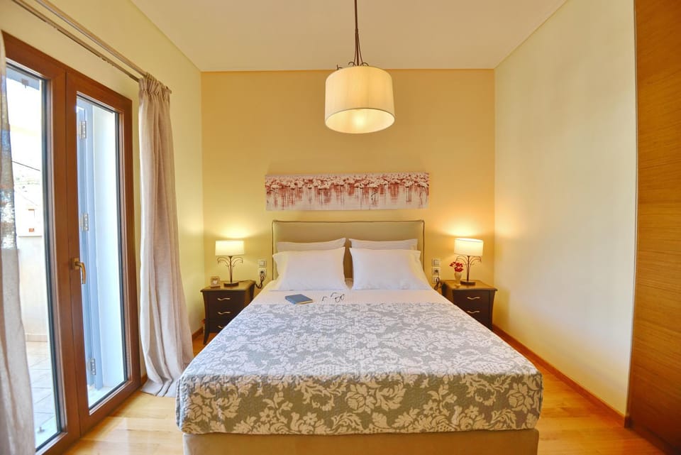 Bedroom, Mountain view