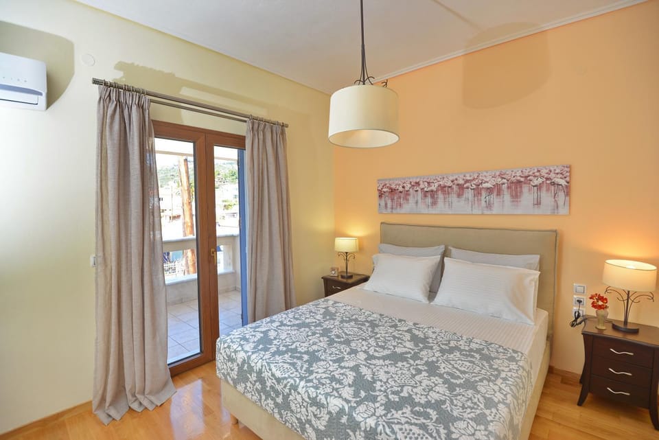 Bedroom, Mountain view