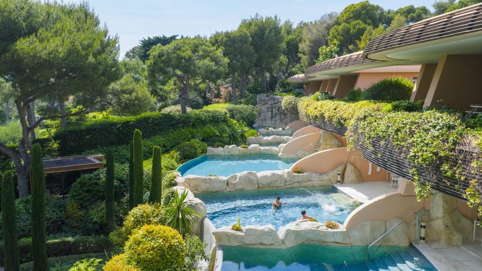 Spring, Day, Natural landscape, Garden, Garden view, Pool view, Swimming pool, sunbed