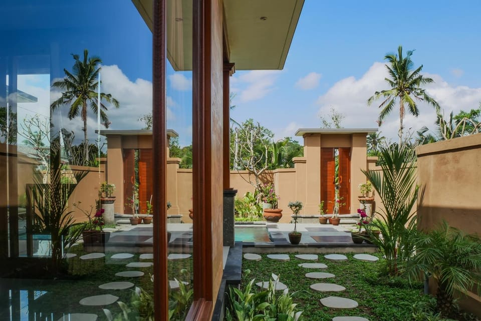 Facade/entrance, Garden