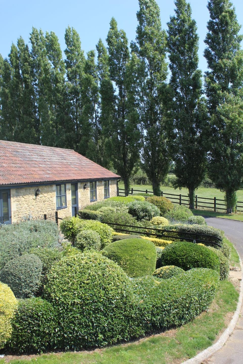 Property building, Facade/entrance, Natural landscape, Garden, Animals, Garden view